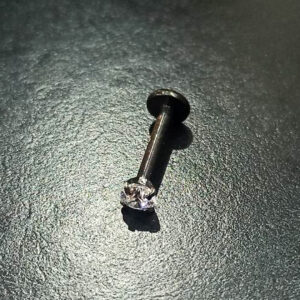 Labret σκουλαρίκι με ζιργκόν black 8mm