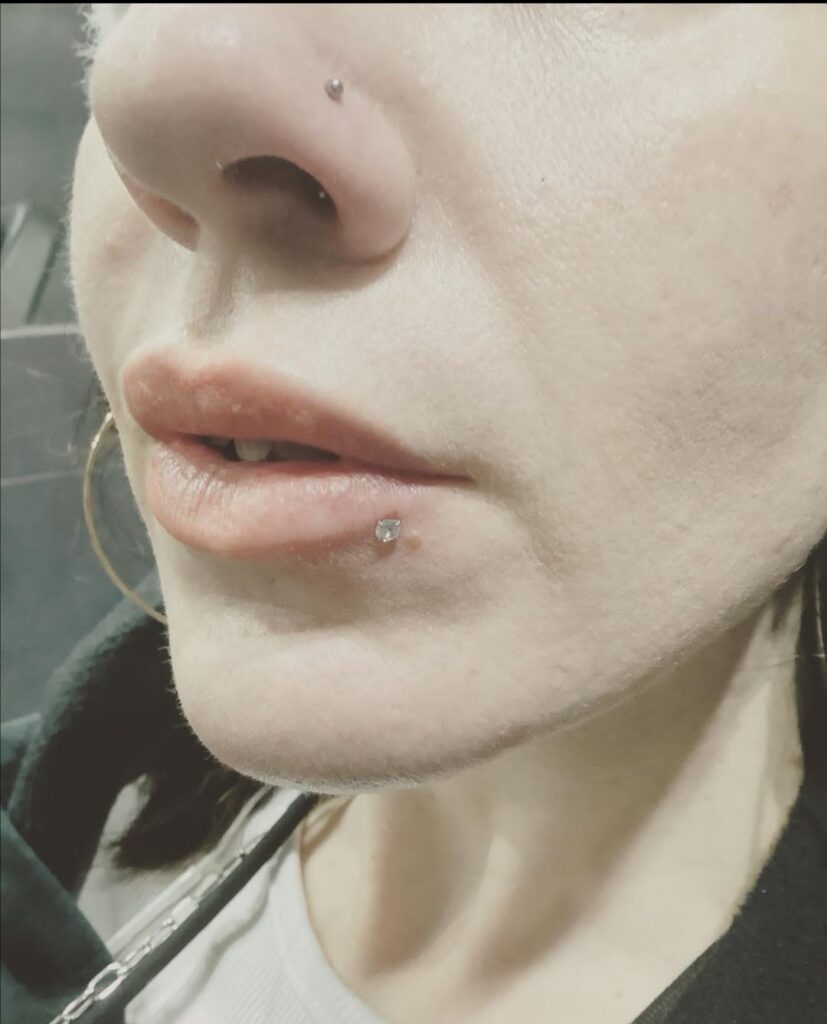 Labret with diamond