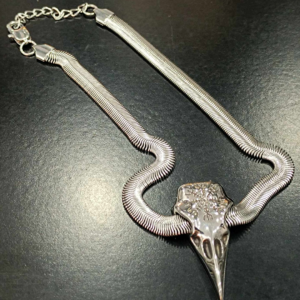 Choker λαιμού φίδι με μενταγιόν raven skull